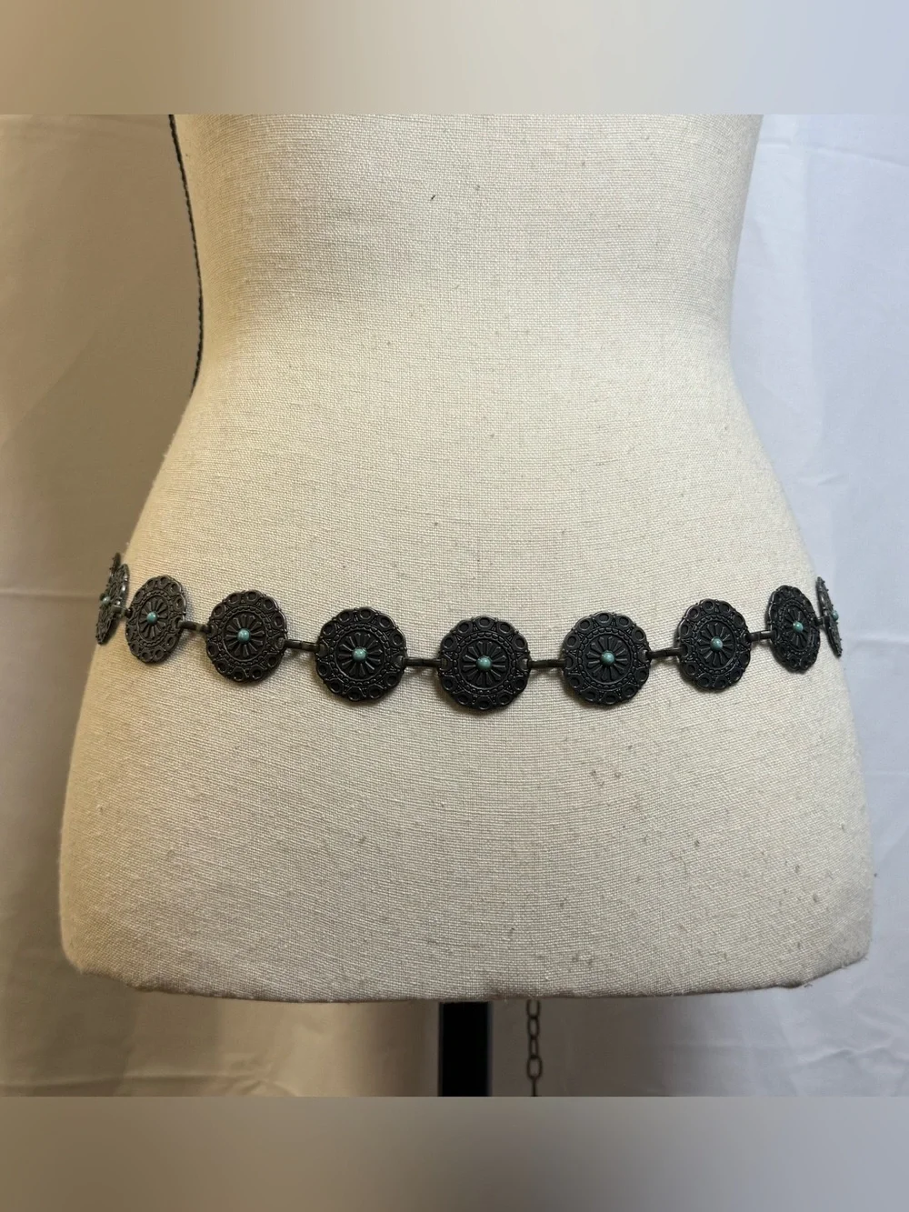 Rustic Couture's Western Concho Belt for Women Cowgirl Metal Waist Chain Belt